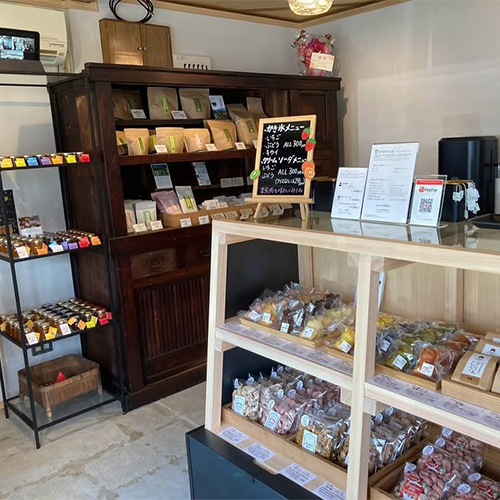 ほとりの店舗内